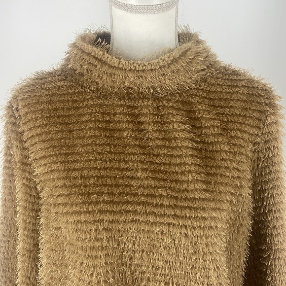 Vince Camuto eyelash gold tone shimmer boxy  top - Picture 13 of 16